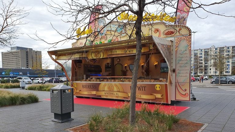 De oliebollenkraam in Woensel (foto: Henny Bierens de Wit).