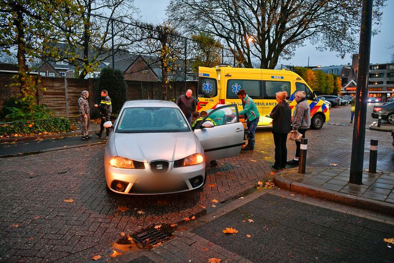 Oude vrouw aangereden (foto: Rico Vogels/SQ Vision).