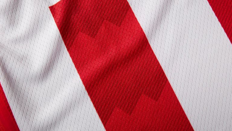 De Eindhoven zigzag zijn verwerkt in het nieuwe thuisshirt (foto: PSV Media).