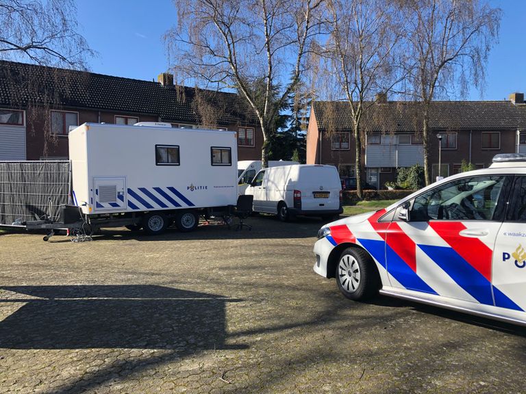 Politie het huis in Etten-Leur. (archieffoto: Raymond Merkx)