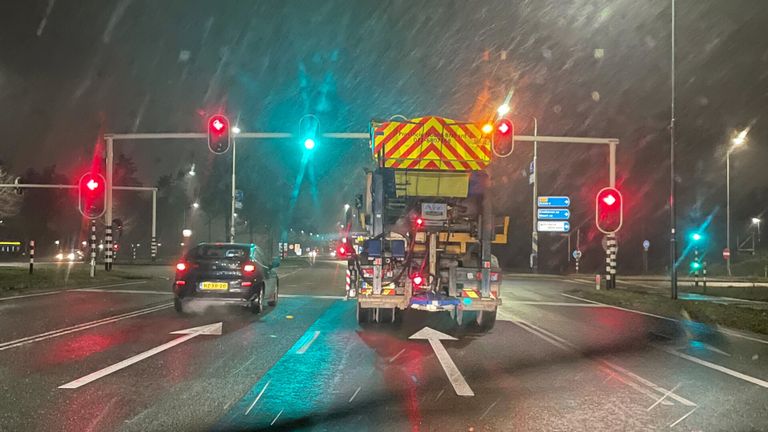 Strooiwagens rijden rond in Helmond. Foto: Harrie Grijseels/SQ Vision.