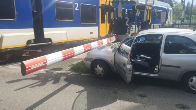 Twee ongevallen bij spoorwegovergang (foto: Thijs Verleg/Heeze-Leende 24).