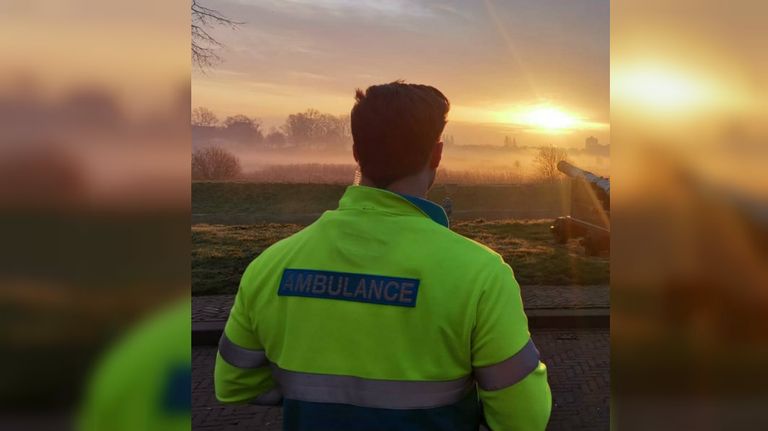 Roy is Medisch Hulpverlener op de ambulance (Foto: Roy van Oorschot).