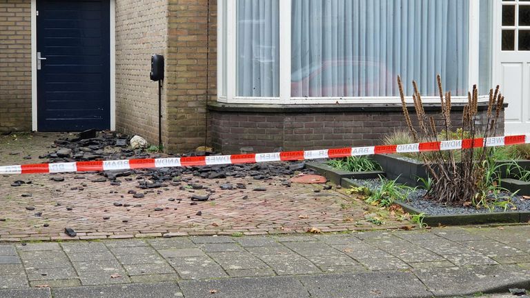 Het huis in Bergeijk is voorlopig onbewoonbaar (foto: Tom Berkers).