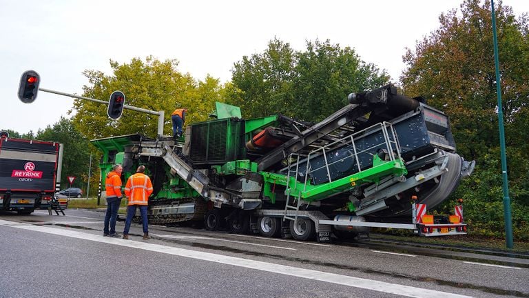 Berging van de vrachtwagen (foto: Jeroen Stuve/SQ Vision)