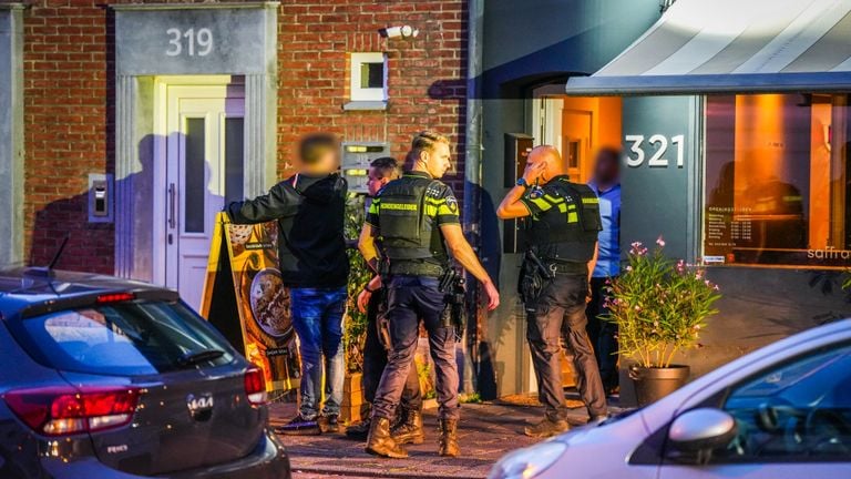 Er werden veel agenten ingezet (foto: SQ Vision).