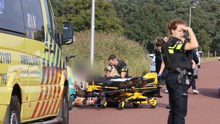 Politie en ambulance waren snel ter plekke (foto: Bart Meesters/SQ Vision Mediaprodukties).