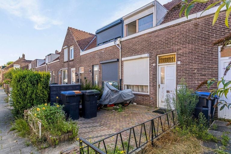 Van buiten ziet het er prima uit, van binnen is het een megaklus (foto: RE/MAX Optimus Makelaars).