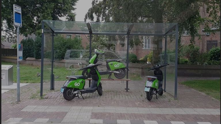 Deelscooters in Nuenen (Foto: Freddy van Houtert).