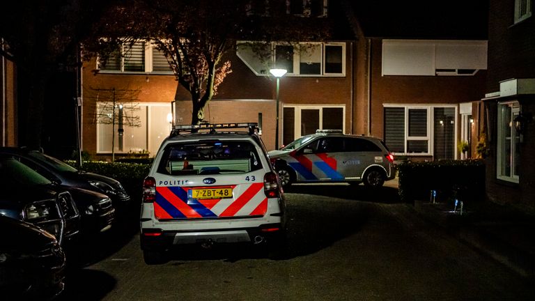 De taxichauffeur reed na de beschieting naar Oisterwijk waar de politie werd gewaarschuwd (foto: Jack Brekelmans).