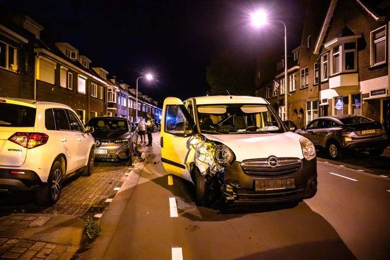 De bestuurder van een bestelbus zei dat het mis ging toen hij moest uitwijken voor een overstekend dier (foto: Jack Brekelmans/SQ Vision).