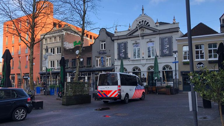 De politie is zondagochtend preventief aanwezig in het centrum van EIndhoven (foto: René van Hoof). 