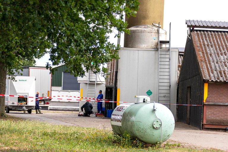 Ruiming van nertsenfarm in Landhorst (foto: SK-Media)