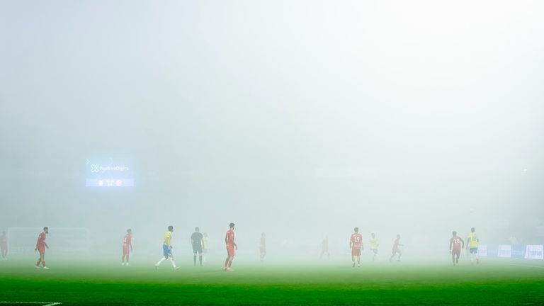 Het zicht was heel slecht bij RKC-Almere City (foto: Marcel van Dorst). 