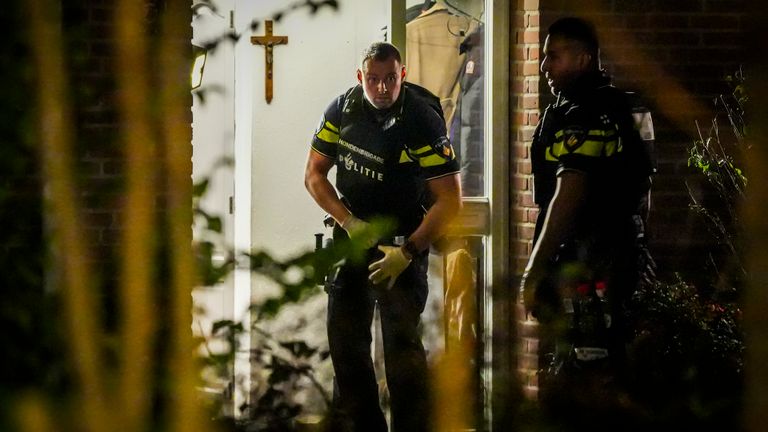 De man werd bij zijn huis neergeschoten (foto: SQ Vision).