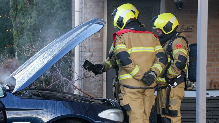 Hoe de auto vlam kon vatten, wordt onderzocht (foto: Gabor Heeres/SQ Vision).