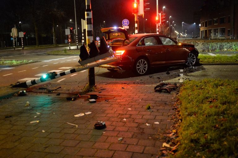 Hoe het mis kon gaan op de kruising in Breda wordt onderzocht (foto: Perry Roovers/SQ Vision).