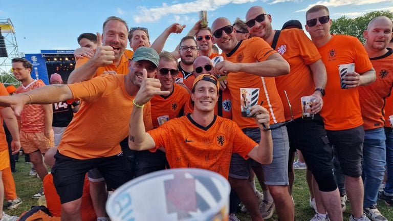 Soms duurde het even voordat Jordi en zijn vrienden een biertje dronken (foto: Jordi Maurix).