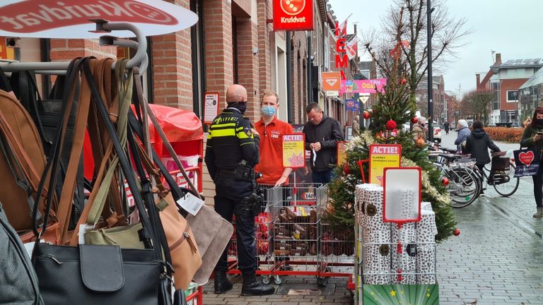 De Kruidvat mag wel alles verkopen tijdens de lockdown (foto: Noël van Hooft).