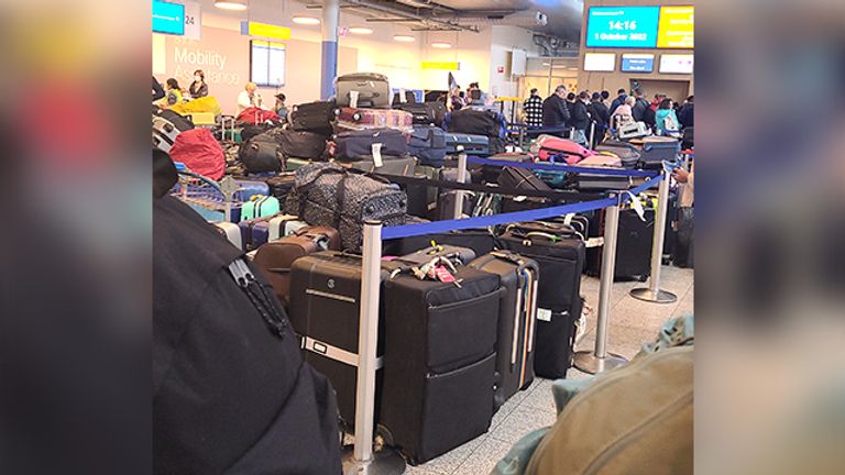 De vertrekhal van Eindhoven Airport. (foto: Ilse vd Pol)