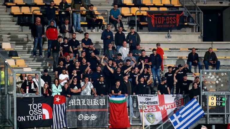 Supporters van TOP Oss vorig seizoen op bezoek bij Roda JC. (Foto: Orange Pictures)