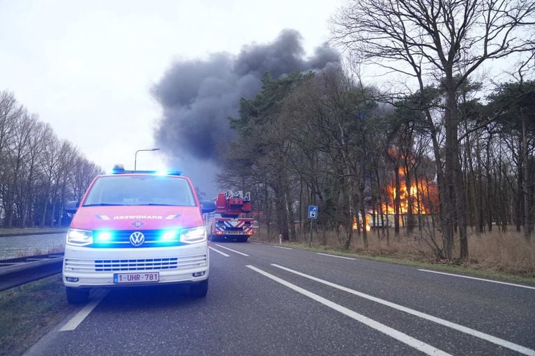 Grote brand in loods (foto: SQ Vision). 