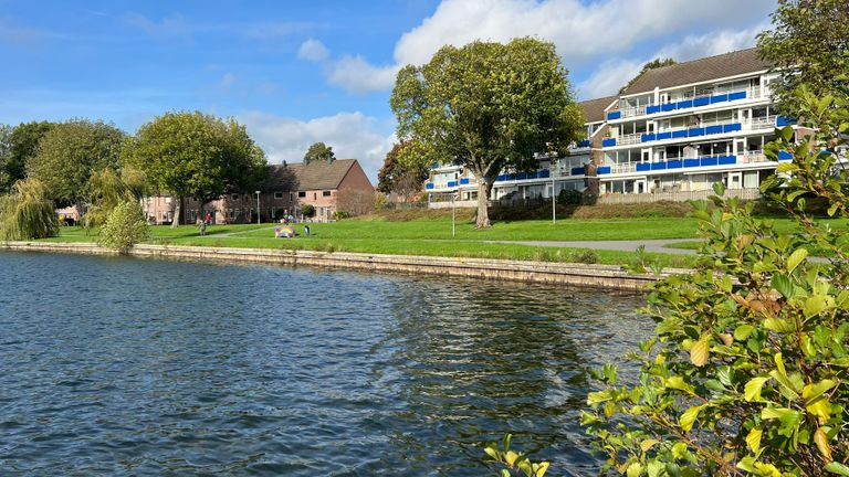 De Noorderplas in de Maaspoort, waar 's avonds veel vuurwerk zou worden afgestoken (foto: Megan Hanegraaf).