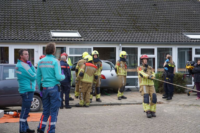 Het ging mis aan de Van der Steltstraat in Nieuwendijk (foto: Jeroen Stuve/SQ Vision).