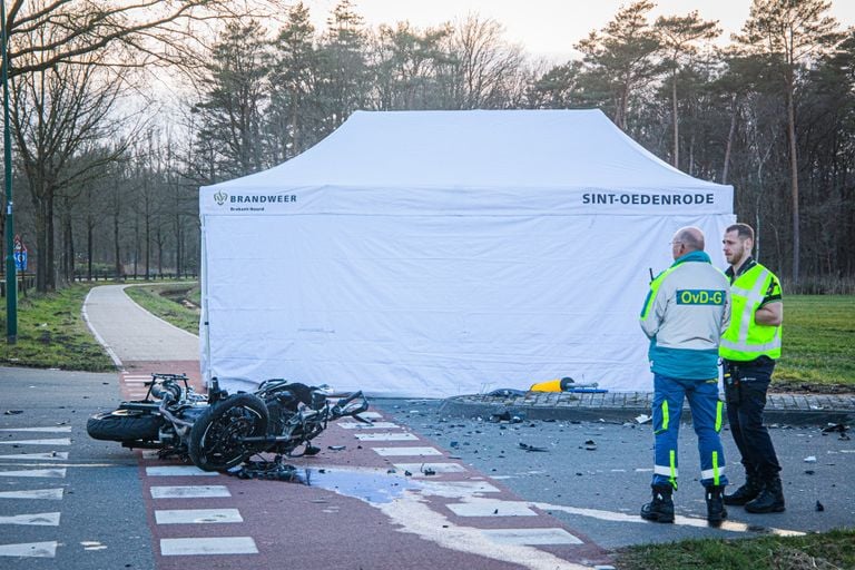 De brandweer werd ingeschakeld om een wit scherm te plaatsen (foto: SQ Vision).