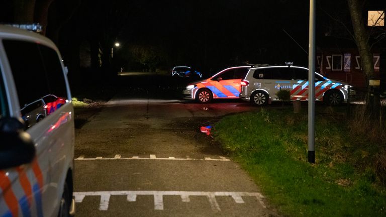 De politie bij het huis (foto: Christian Traets/SQ Vision Mediaprodukties).