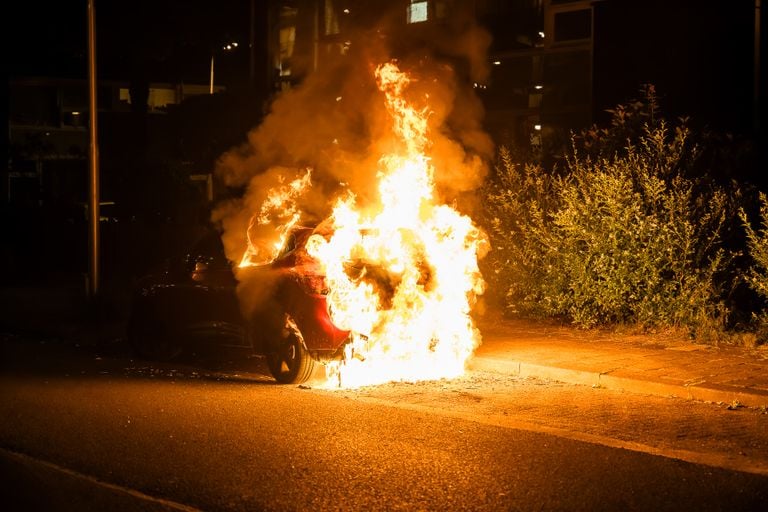 De straten waar de auto's in vlammen opgingen, liggen vlak bij elkaar foto: Jack Brekelmans/SQ Vision).