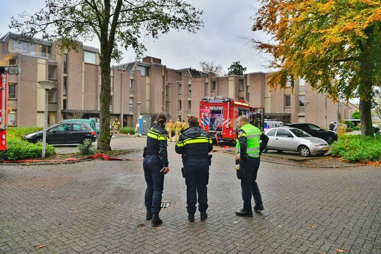 Hulpdiensten bij appartementencomplex Veldhoven (foto: SQ Vision)  