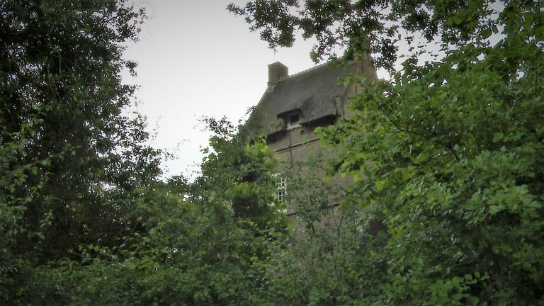 Verstopt in het groen: Het Hooghuys in Breda (foto: Raoul Cartens).