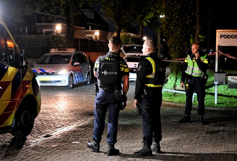 De politie doet onderzoek op de Nijverheidsweg (foto: SQ Vision/Toby de Kort).