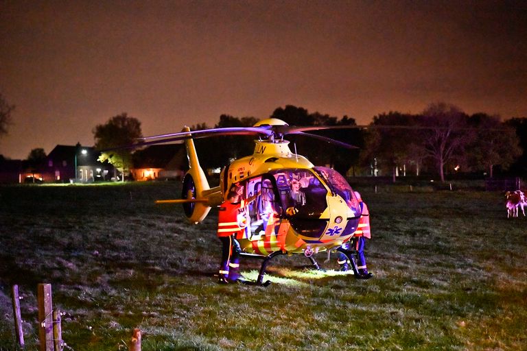 Vanwege de ernst van de situatie kwam een traumaheli naar Luyksgestel (foto: Rico Vogels/SQ Vision).