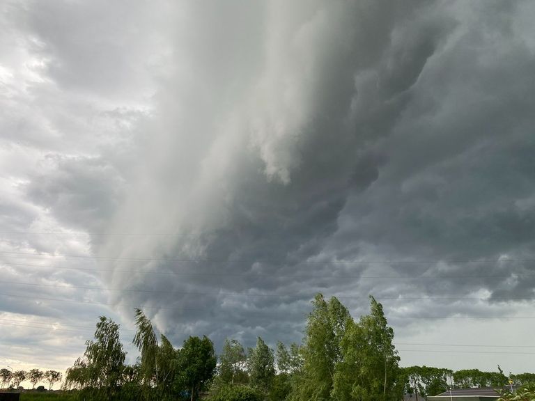 Ook boven Rosmalen bij de Groote Wielen spookte het (foto: Diane van Veen).