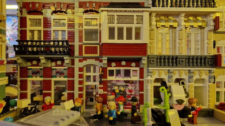 In de Legowinkel in Den Bosch hebben ze Jan de Groot nagebouwd (foto: Noël van Hooft)