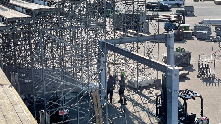 Medewerkers van Van Stokkum Seatings aan het werk in Zandvoort (Foto: Van Stokkum Seatings).