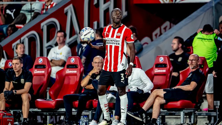 Jordan Teze mocht invallen bij PSV (foto: Marcel van Dorst).