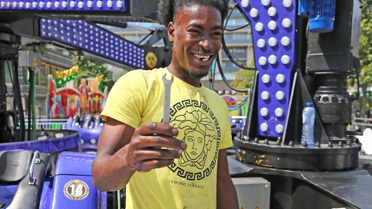 Joël reist met Niek mee sinds ze elkaar ontmoetten op de kermis in Groningen. (Foto: Karin Kamp)