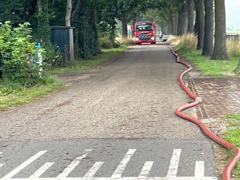 Het vuur aan de Langenboomseweg in Zeeland zou ontstaan zijn door broei (foto: Marco van den Broek/SQ Vision).