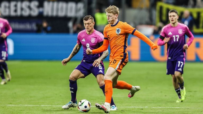 Jerdy Schouten in het Nederlands elftal (foto: ANP).