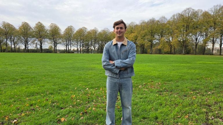Flemming op het terrein waar hij zijn festival gaat houden (foto: Noël van Hooft)