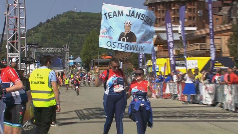 Team Janssen uit Oisterwijk bereikt de finish