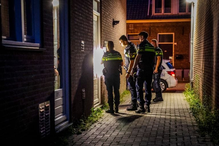 De politie doet onderzoek na de beroving op de Hoogstraat in Eindhoven (foto: SQ Vision).