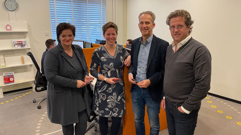 De initiatiefnemers van de Medicinfo-app: Mariëlle van de Ven van Medicinfo, huisarts Anniek Masman, Herman Savelkouls van huisartsenkoepel PrimaCura en Robert Ellenbroek (foto: Tom van den Oetelaar).