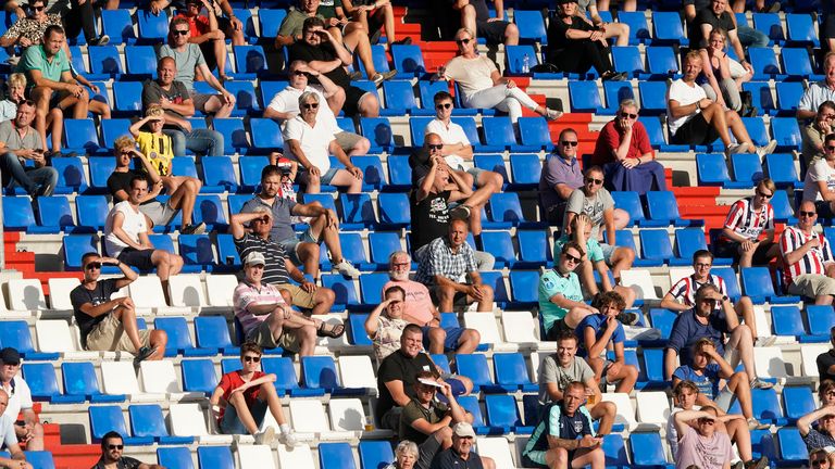 Voetbaldirecteur wil snel gevaccineerde supporters op de tribune (archieffoto: ANP / Roy Lazet)