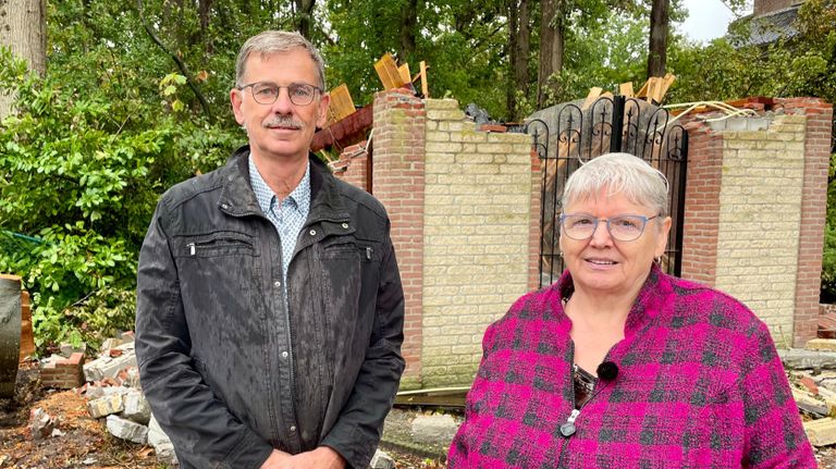René Ooms en Corrie Bogers hopen dat de kapel snel wordt herbouwd (foto: Erik Peeters)