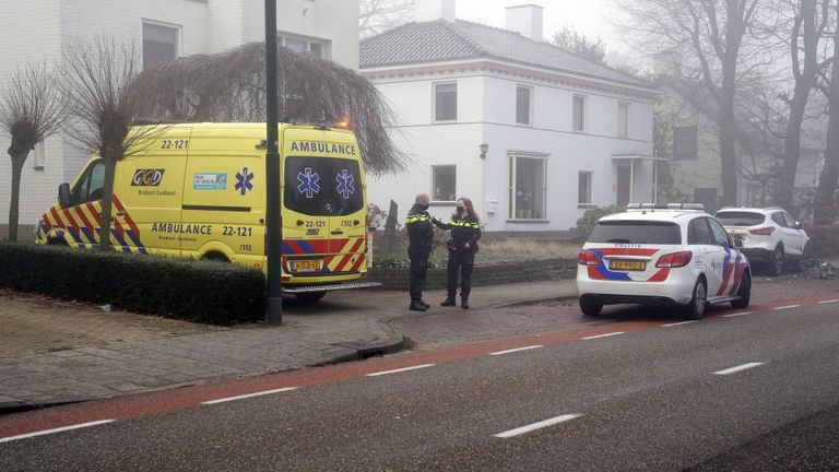 De bestuurder van de auto is naar een ziekenhuis gebracht (foto: WdG/SQ Vision).