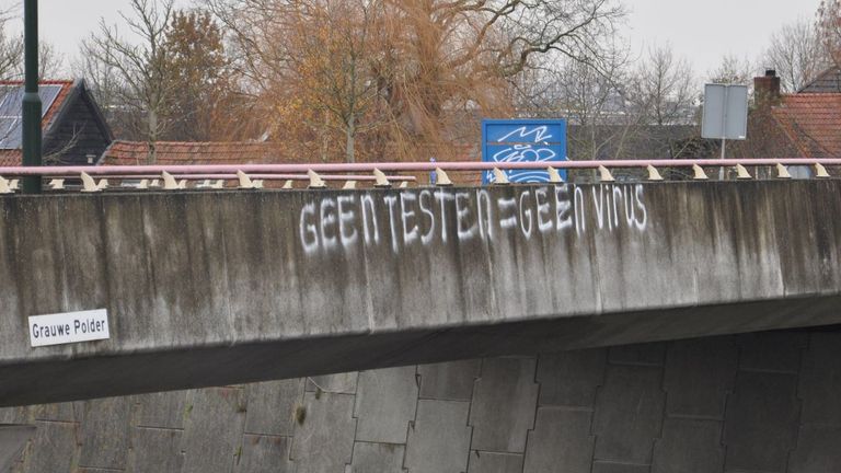 Meerdere viaducten in Etten-Leur zijn beklad (foto: Robert te Veele).